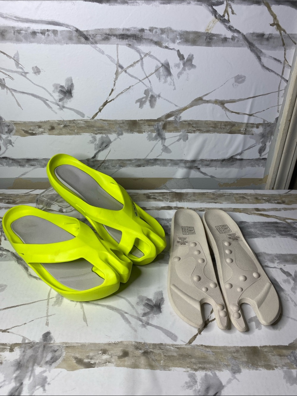 Telic Stepping Stones Sandals w/ interchangeable insoles
